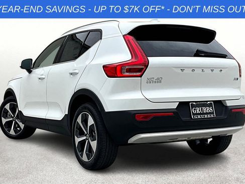 Used 2025 Volvo XC40 B5 Core image 6
