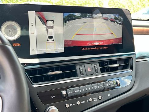 Certified 2025 Lexus ES 300h w/ Technology Package FWD image 16