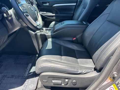Used 2018 Toyota Highlander XLE FWD image 10