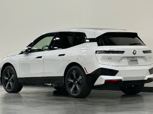 Used 2024 BMW iX xDrive50 w/ Sport Package AWD/4WD image 6