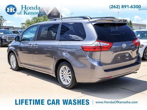 Used 2015 Toyota Sienna XLE FWD image 3