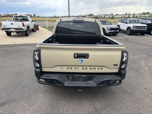 Used 2019 Toyota Tacoma SR5 AWD/4WD image 4