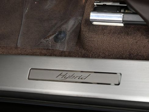 Used 2021 Bentley Bentayga Hybrid -Mulliner Driving Speci image 29