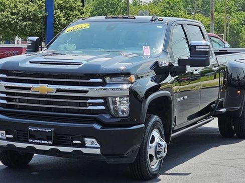 Used 2022 Chevrolet Silverado 3500 High Country w/ Safety Package II image 2