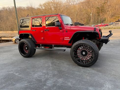 Used 2012 Jeep Wrangler Unlimited Sport image 14