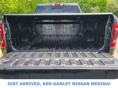 Used 2024 RAM 1500 Laramie AWD/4WD image 5