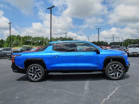 Used 2025 Chevrolet Silverado EV RST image 3