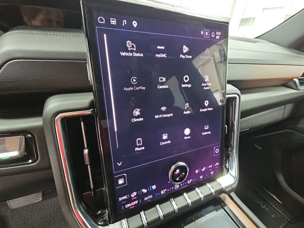 Certified 2025 GMC Yukon Denali RWD image 14