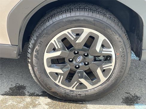 Certified 2025 Subaru Forester Premium AWD/4WD image 11