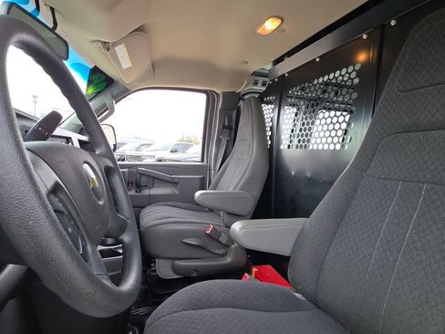 Used 2024 Chevrolet Express 2500 w/ Driver Convenience Package RWD image 16