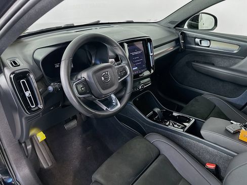 Used 2023 Volvo XC40 B5 Plus AWD/4WD image 29