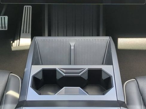 Used 2024 Tesla Cybertruck AWD Crew Cab image 20