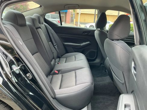 Used 2024 Nissan Altima 2.5 SV FWD image 17