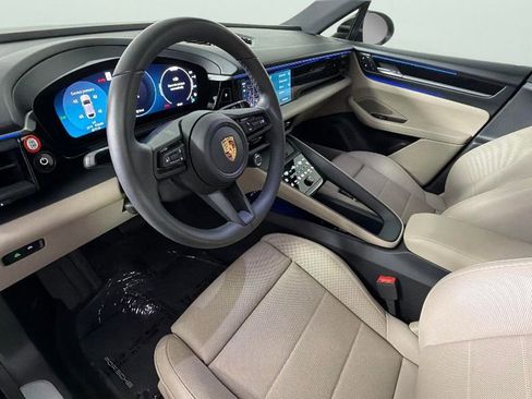 Used 2025 Porsche Macan Electric w/ Premium Package RWD image 18