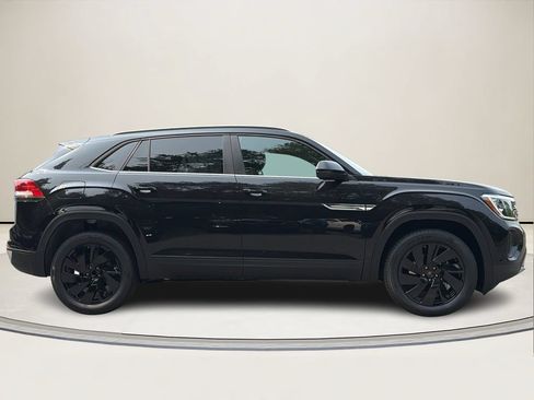 New 2026 Volkswagen Atlas Cross Sport SE FWD image 2