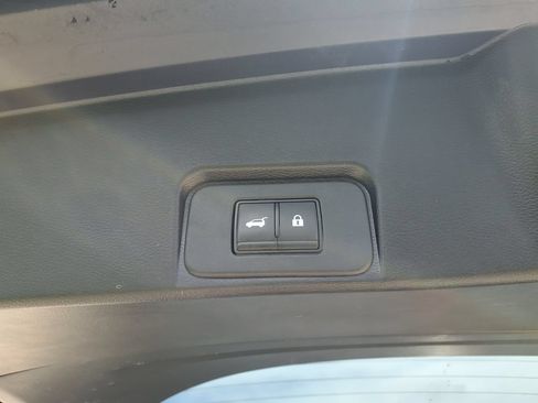Used 2025 Nissan Rogue SV FWD image 12