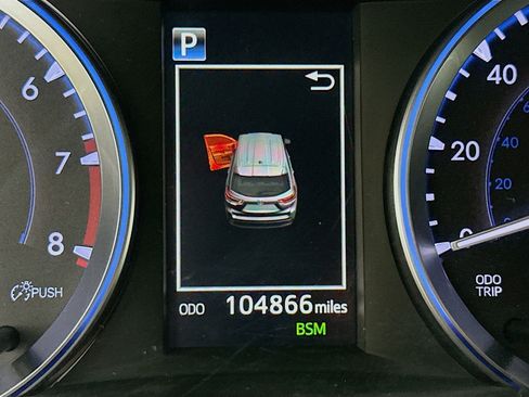 Used 2019 Toyota Highlander XLE image 19