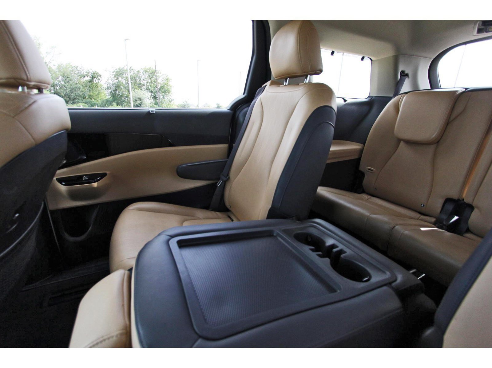 Used 2024 Kia Carnival EX FWD image 12