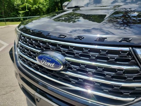 Used 2020 Ford Explorer XLT w/ Equipment Group 202A image 3