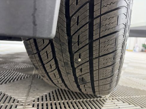 Certified 2023 Nissan Pathfinder SL w/ Lighting Package (N92) image 13