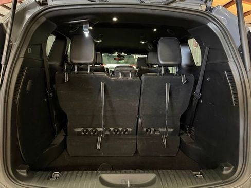 Used 2025 Chrysler Pacifica Select FWD image 11