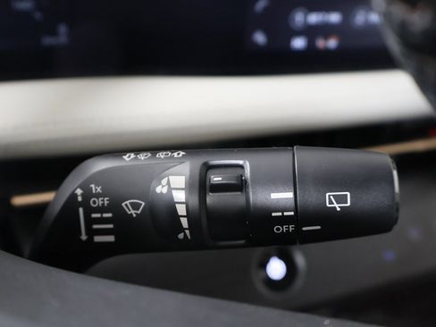 Used 2024 Nissan Ariya AWD image 39