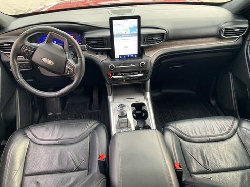 Certified 2020 Ford Explorer Platinum w/ Premium Technology Package image 23