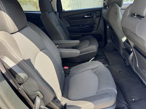 Used 2016 Chevrolet Traverse LT w/ Style and Technology Package image 16