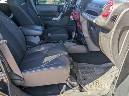 Used 2017 Jeep Wrangler Unlimited Rubicon w/ Connectivity Group image 27