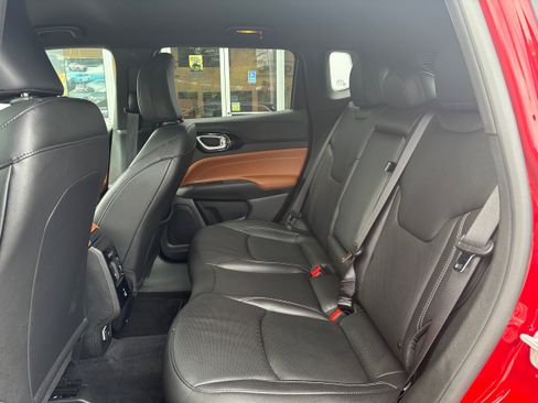 Certified 2025 Jeep Compass Limited w/ Elite Group AWD/4WD image 13