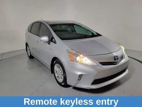 Used 2014 Toyota Prius V Three image 3