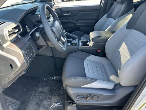 Used 2025 Toyota Tacoma TRD Off-Road image 14