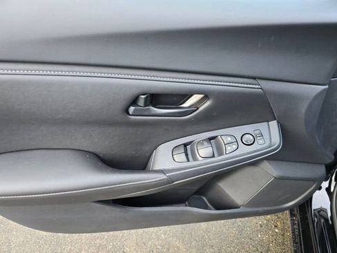 Used 2025 Nissan Sentra S image 22