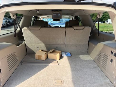 Used 2017 Chevrolet Suburban Premier AWD/4WD image 25