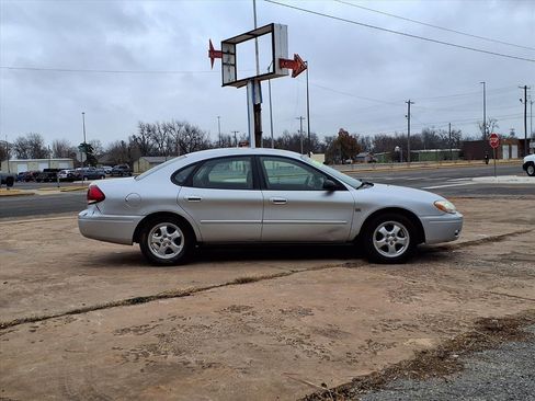 Used 2004 Ford Taurus SES image 2