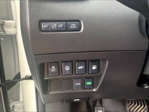 Used 2020 Nissan Rogue SV FWD image 15