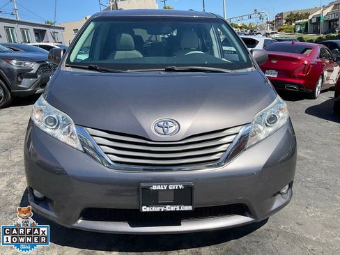 Used 2014 Toyota Sienna XLE image 95