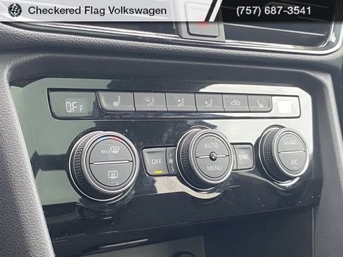 Used 2024 Volkswagen Taos SE image 40