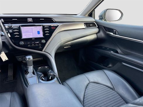 Used 2020 Toyota Camry SE FWD image 25