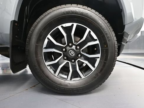 Used 2020 Toyota Tacoma TRD Sport AWD/4WD image 14