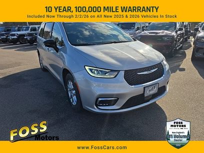 New 2026 Chrysler Pacifica Select