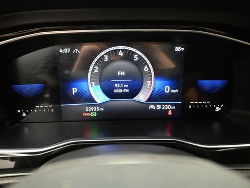 Used 2023 Volkswagen Jetta SE FWD image 3