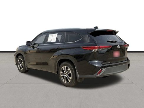 Used 2023 Toyota Highlander XLE FWD image 7
