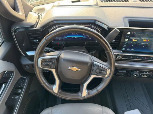 Used 2022 Chevrolet Silverado 1500 LT w/ Leather Package image 12