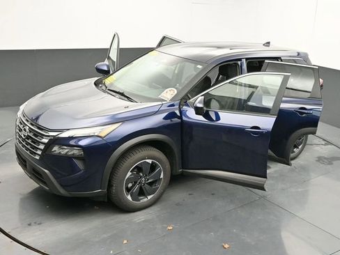 Used 2025 Nissan Rogue SV image 42