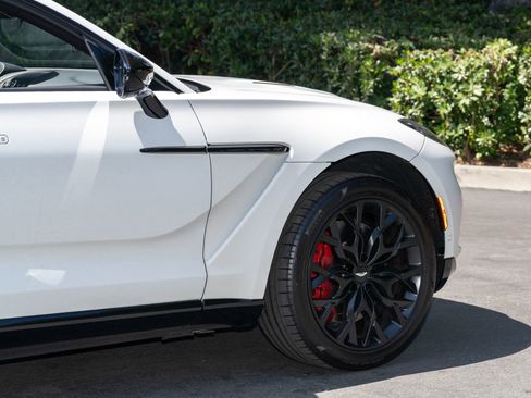 Used 2023 Aston Martin DBX AWD/4WD image 8