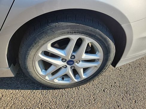 Used 2013 Ford Fusion SE FWD image 32