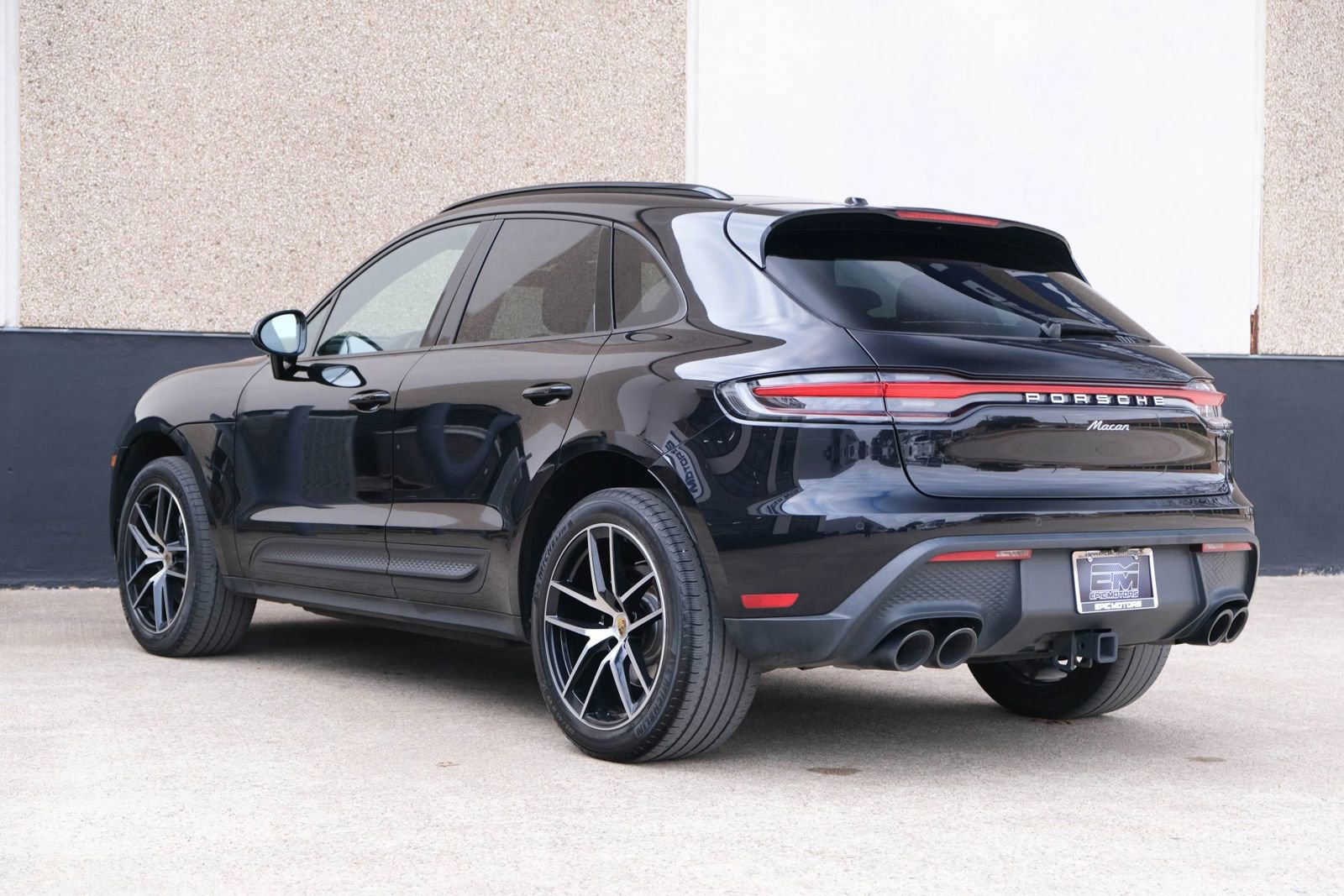 Used 2022 Porsche Macan w/ Premium Package Plus AWD/4WD image 14