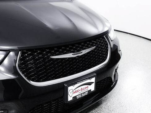 Used 2022 Chrysler Pacifica Touring-L FWD image 5