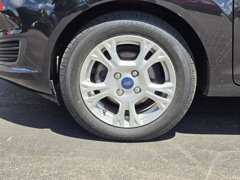 Used 2015 Ford Fiesta SE FWD image 4